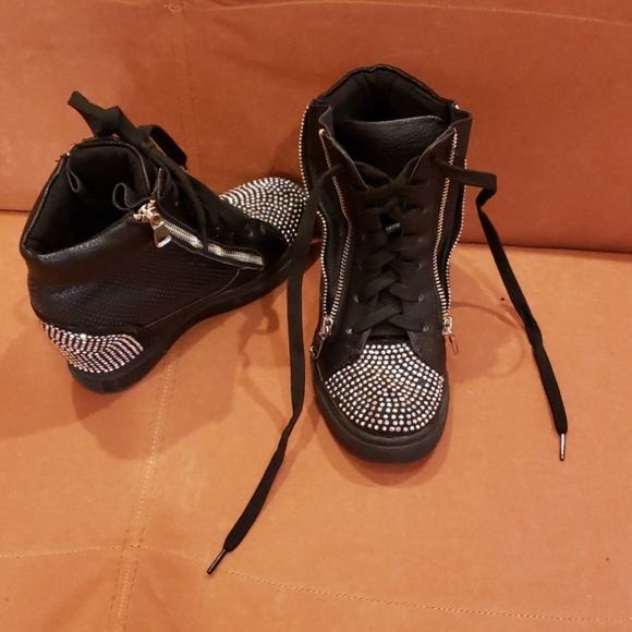 DONATED - Picture 5 of 8